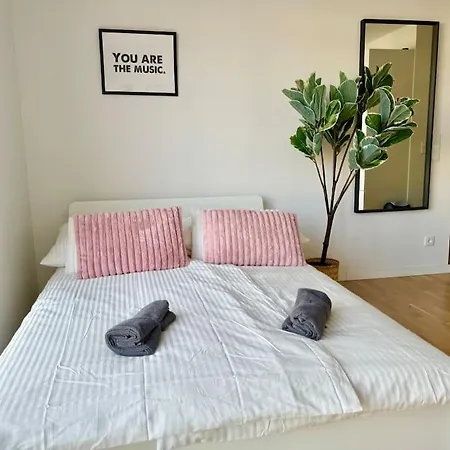 Moderne Stillvolle Mit Terrasse Apartment