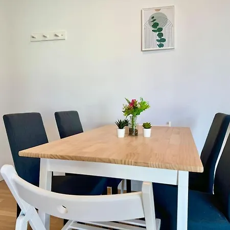 Moderne Stillvolle Mit Terrasse * Wiener Neudorf