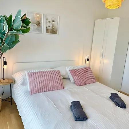 Moderne Stillvolle Mit Terrasse